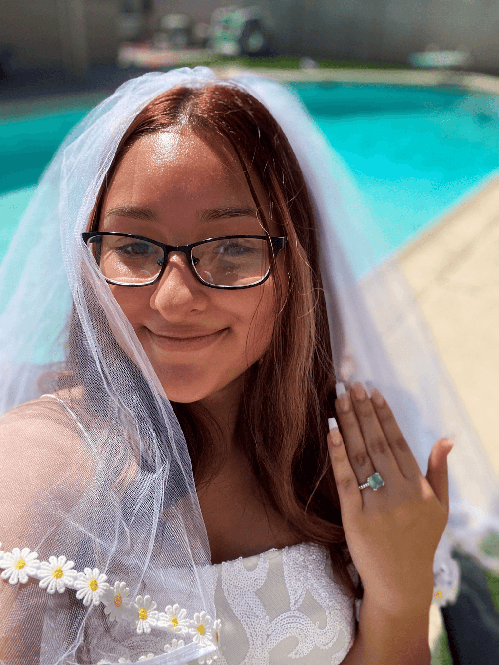 Daisy Trim 90's Bachelorette Party Veil